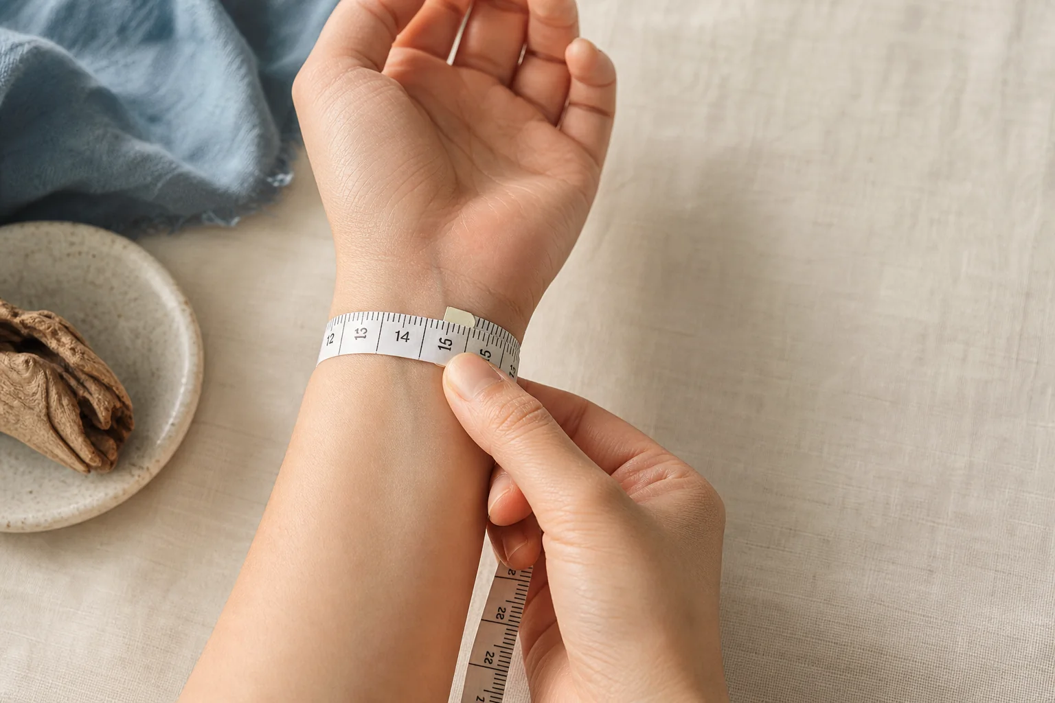 How to Measure Your Wrist in One Minute